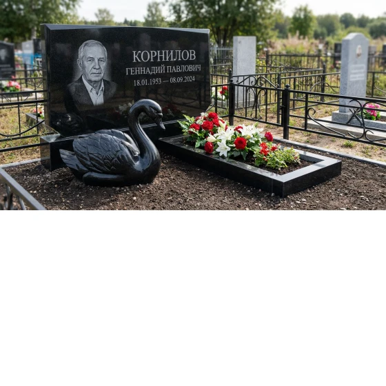 Памятник с лебедем и цветником из габбро-диабаза с портретом